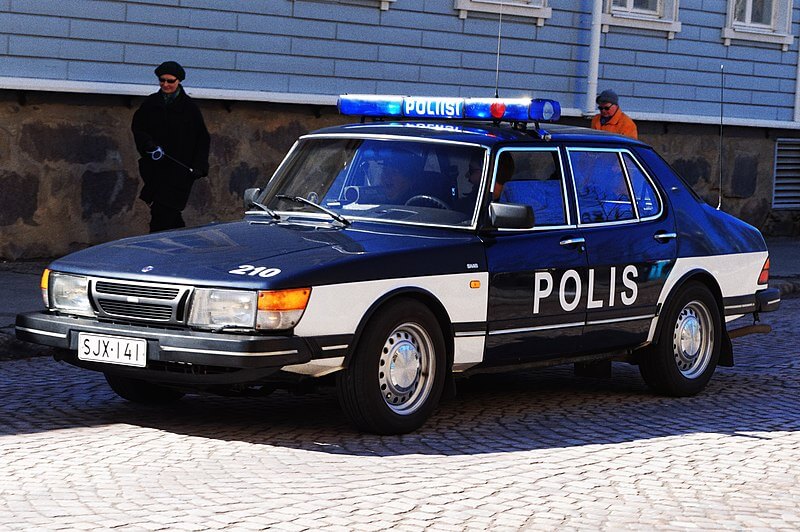 Poliisi Saab 900