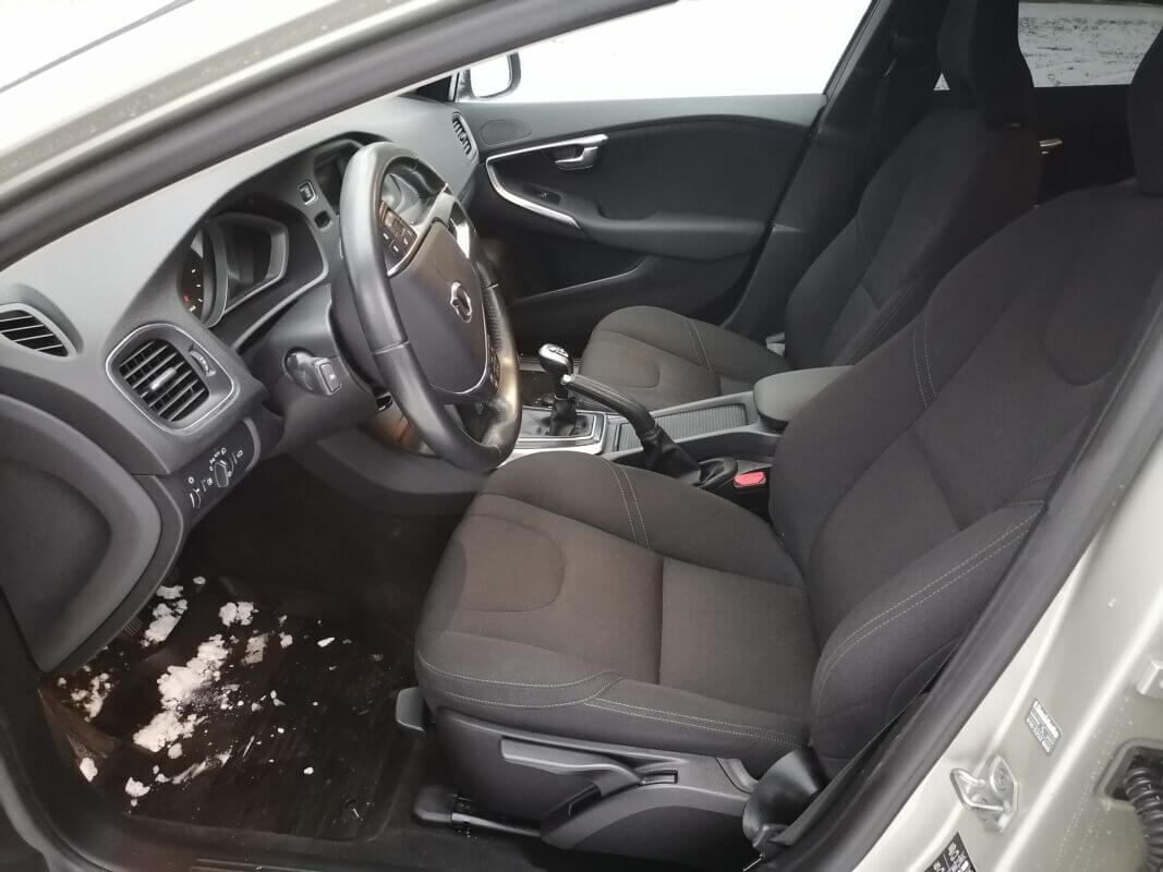 Volvo V40 D2 Business kokemuksia