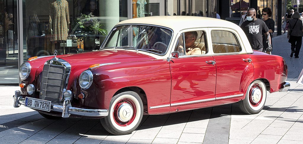 Mercedes-Benz W105