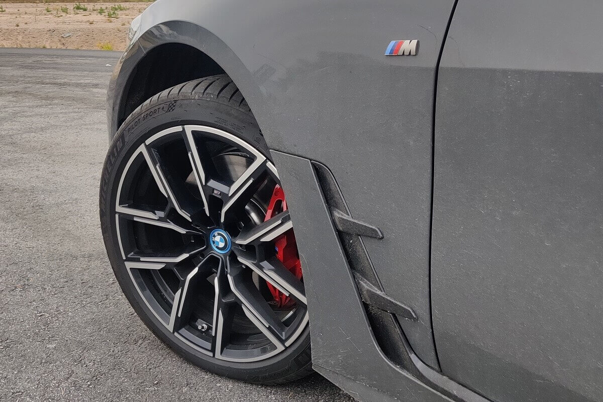 Koeajo BMW i4 M50 kokemuksia