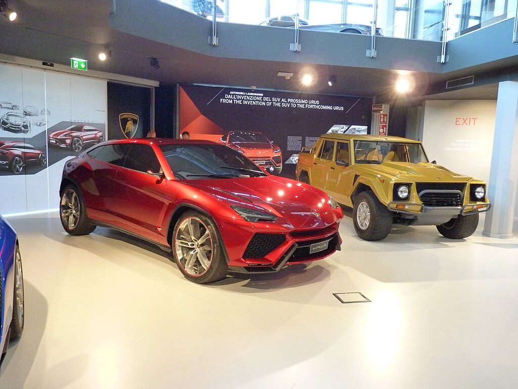 Lamborghini Urus ja Lamborghini LM002