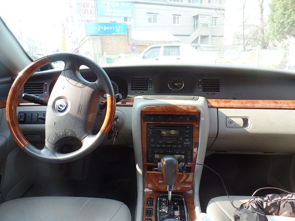 Kia Opirus sisältä