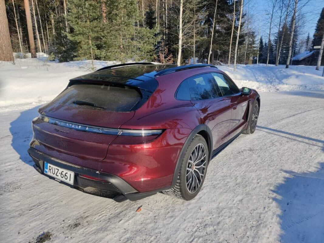 Koeajo Porsche Taycan 4 Cross Turismo kokemuksia
