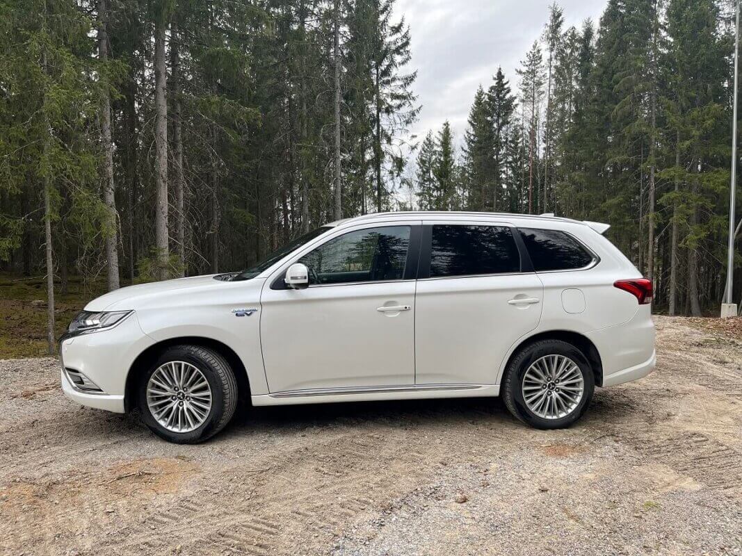 Koeajo Mitsubishi Outlander PHEV 2019 kokemuksia