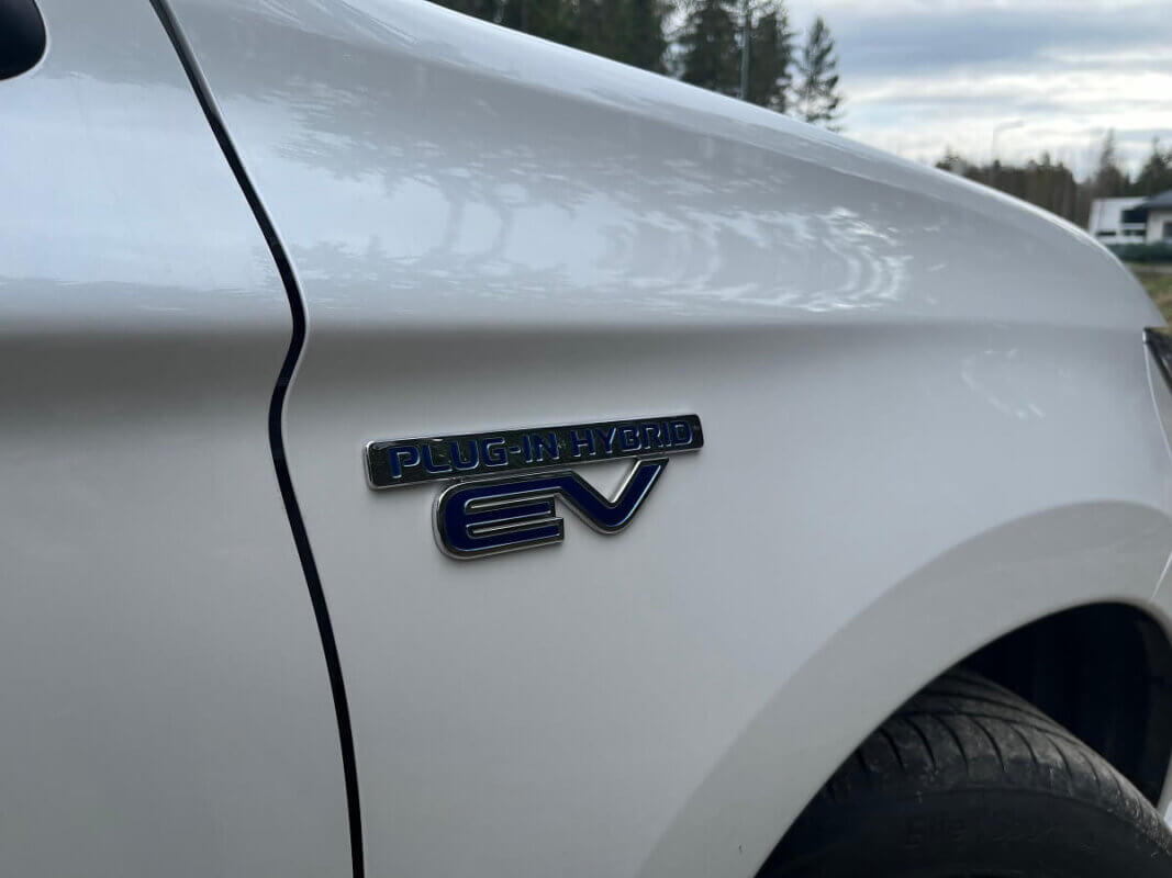 Koeajo Mitsubishi Outlander PHEV 2019 kokemuksia