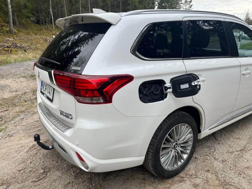 Koeajo Mitsubishi Outlander PHEV 2019 kokemuksia
