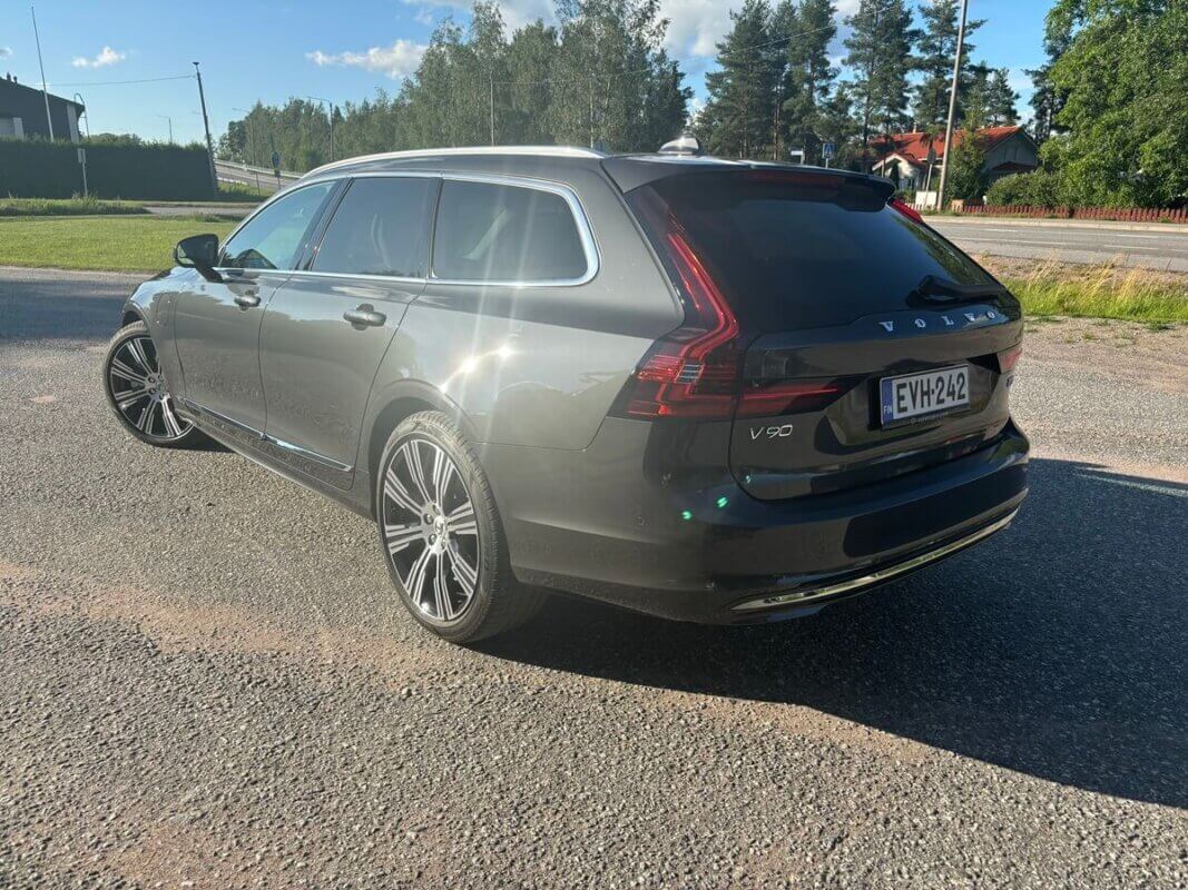 Koeajo Volvo V90 T8 kokemuksia